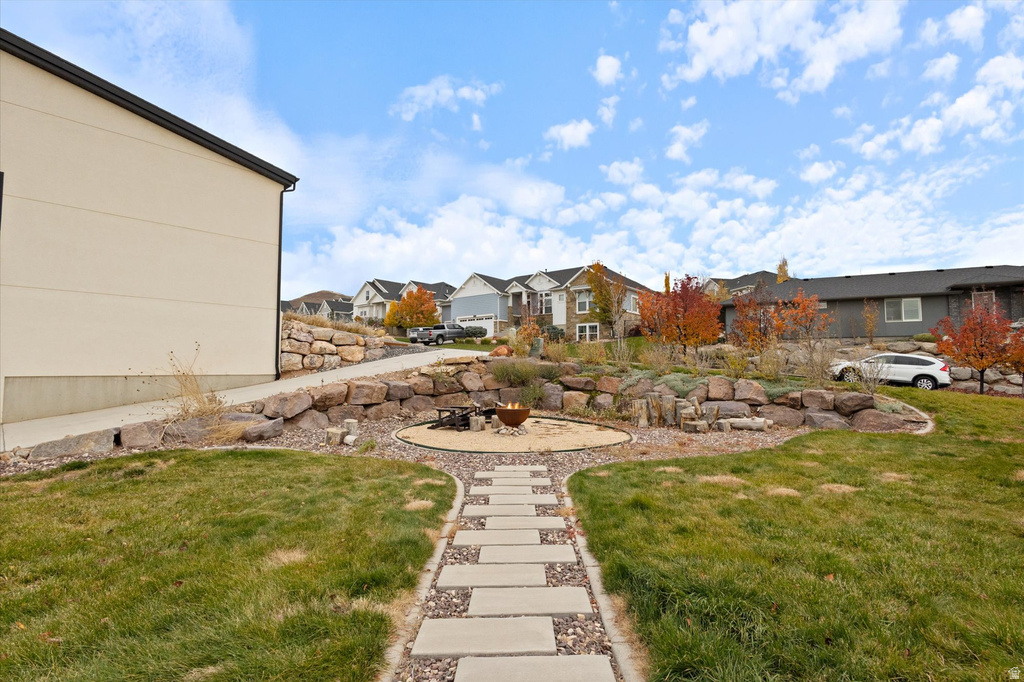 919 PARKWAY DR North Salt Lake, UT 84054