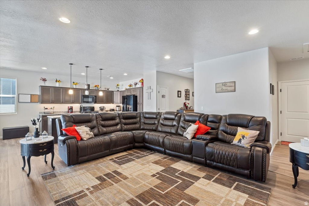 3253 S LINCOLN LN Syracuse, UT 84075