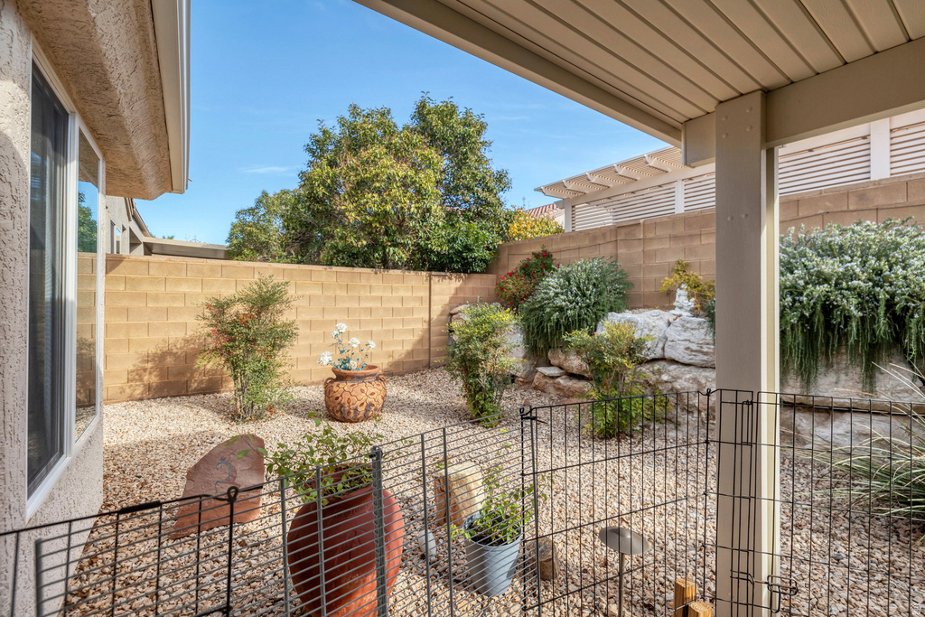 4593 S FLAMING ARCH DR St George, UT 84790