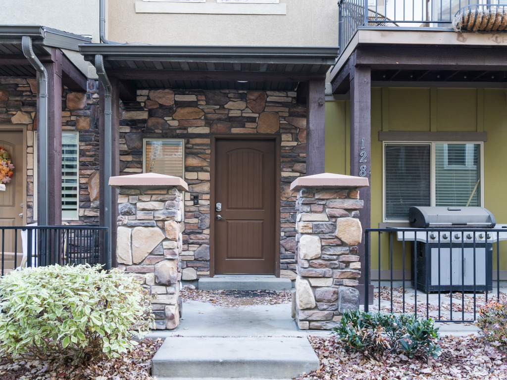 128 W PARRAMATTA LN Salt Lake City, UT 84115