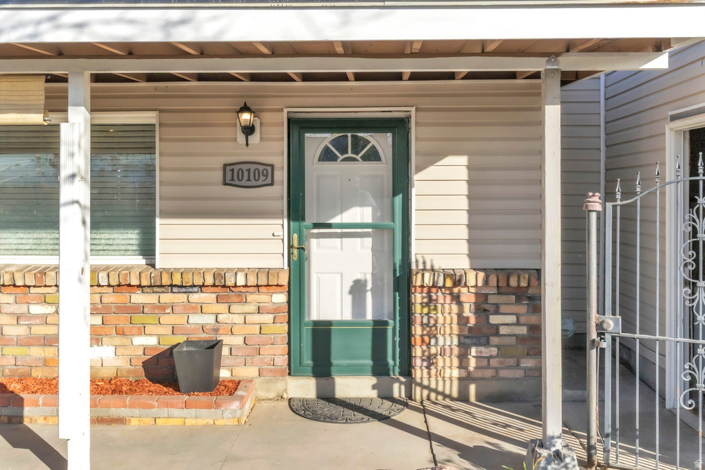 10109 S PEONY WAY Sandy, UT 84094