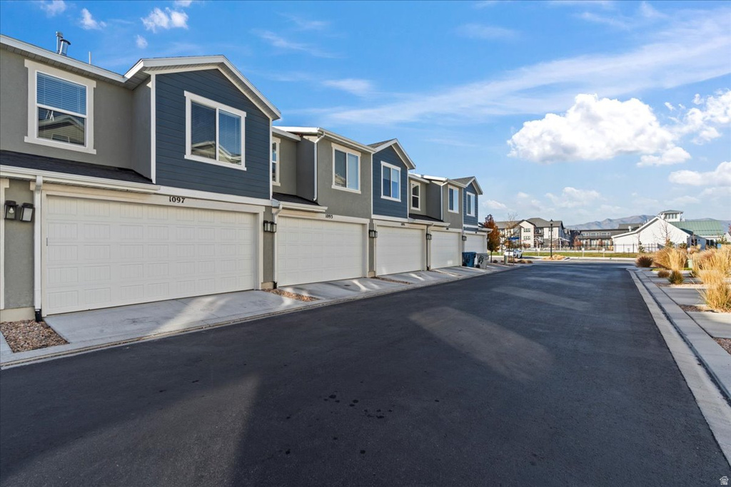 1097 E YARD ROW Saratoga Springs, UT 84045