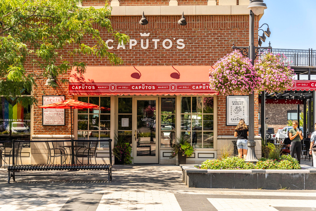 2250 E MURRAY HOLLADAY RD #305 Holladay, UT 84117