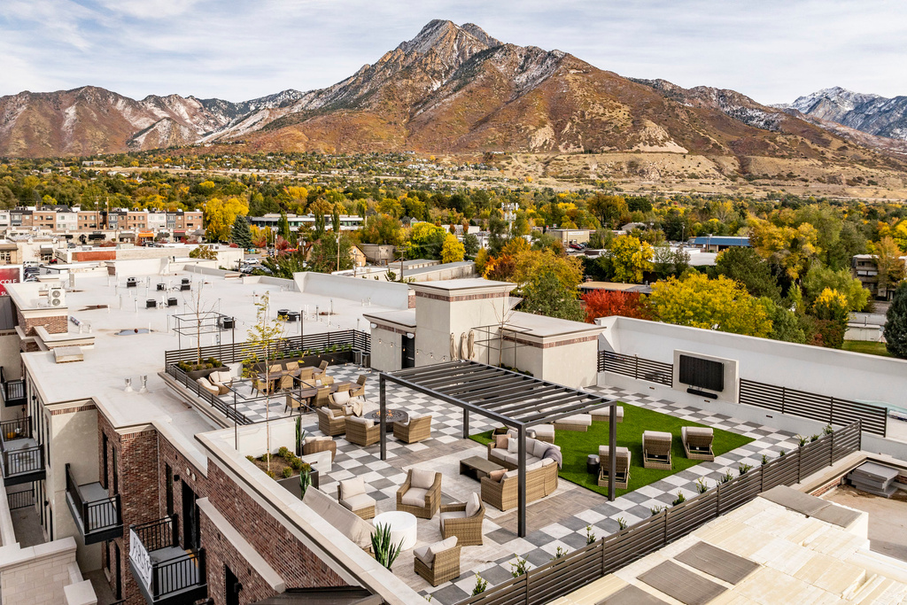 2250 E MURRAY HOLLADAY RD #305 Holladay, UT 84117