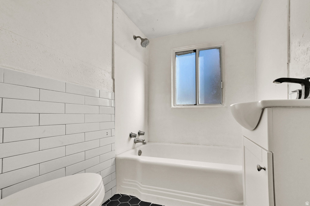 78 S MAIN ST Hyde Park, UT 84318