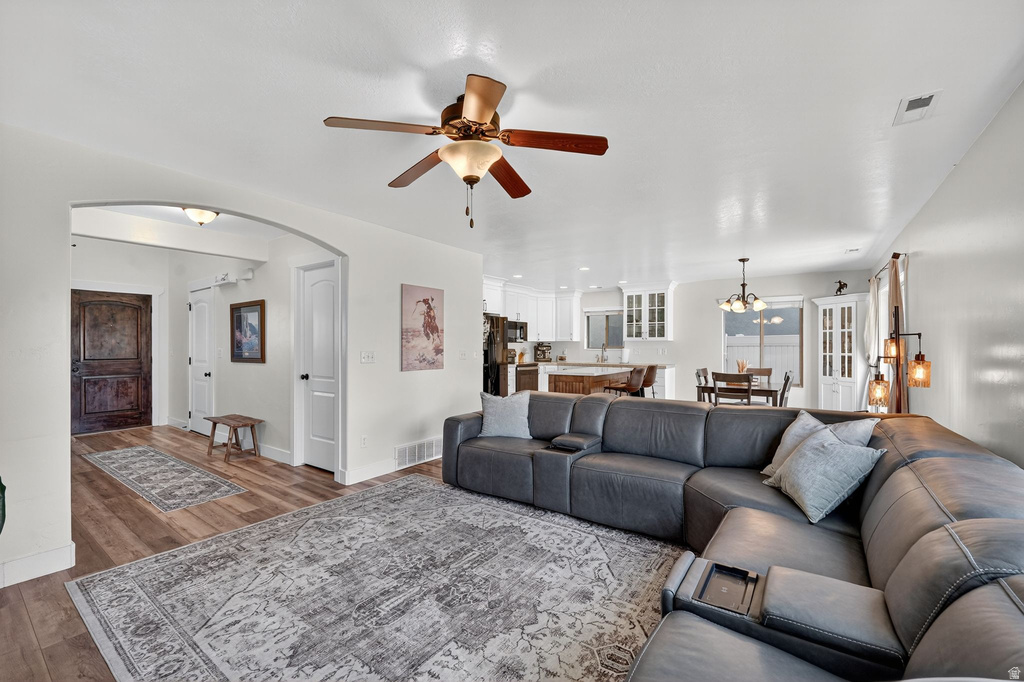 1583 N 25 E Layton, UT 84041