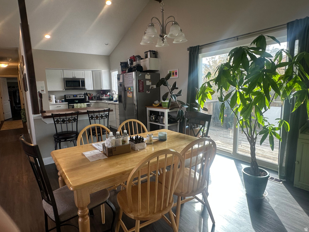 512 E LARCHWOOD DR Midvale, UT 84047