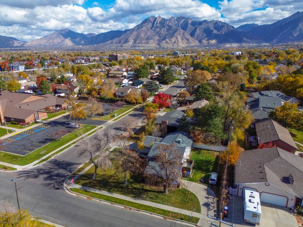 512 E LARCHWOOD DR Midvale, UT 84047
