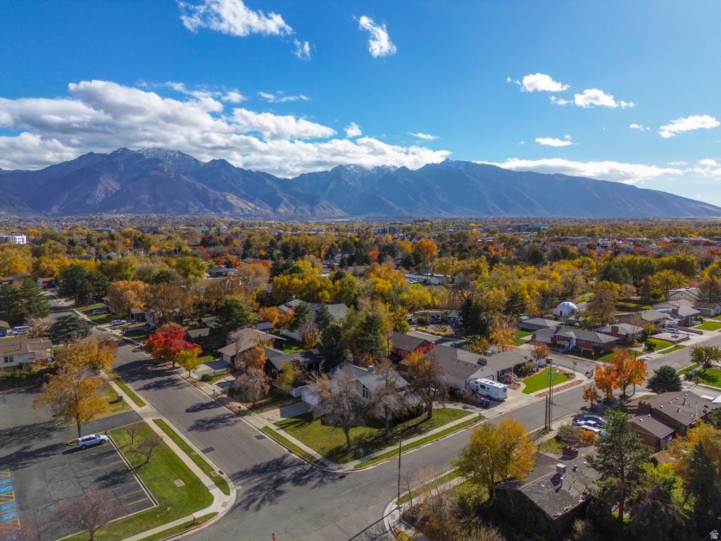512 E LARCHWOOD DR Midvale, UT 84047