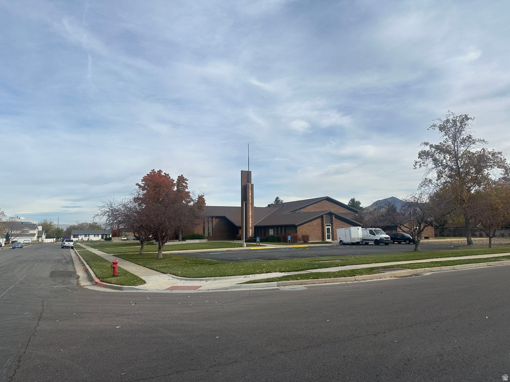 512 E LARCHWOOD DR Midvale, UT 84047