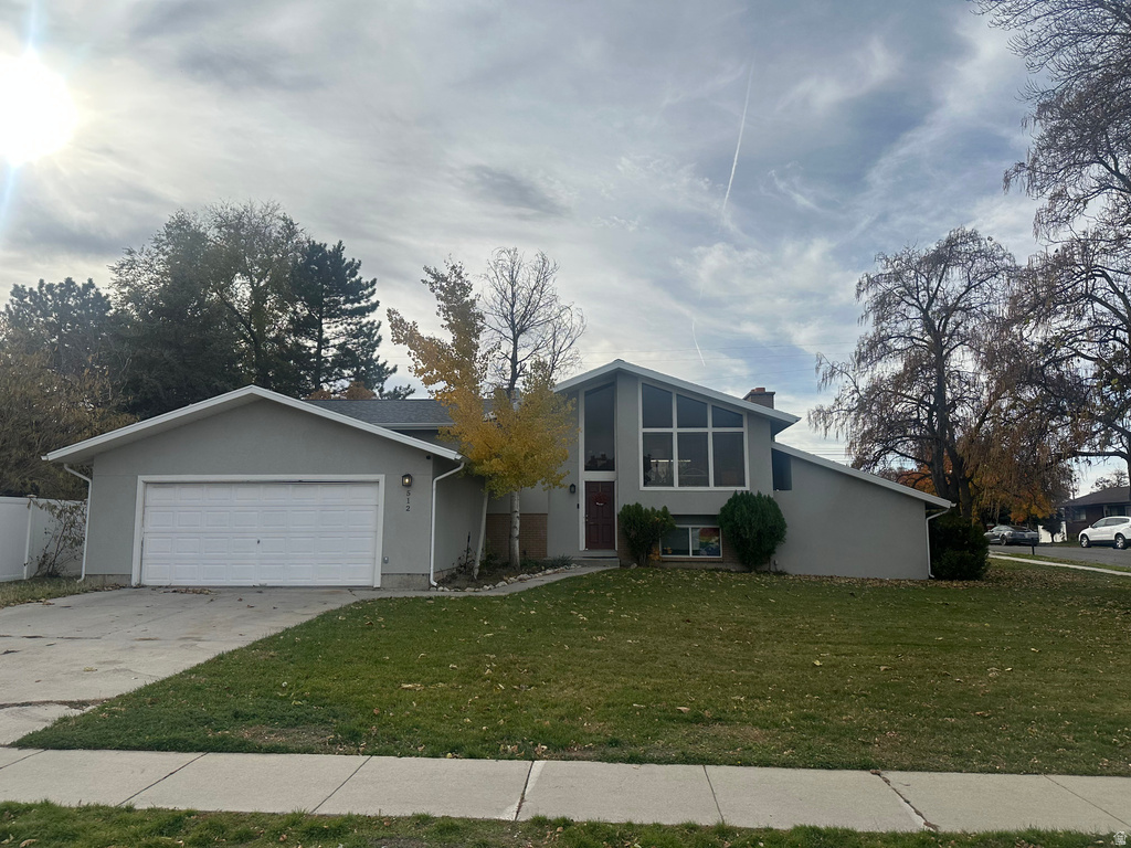 512 E LARCHWOOD DR Midvale, UT 84047