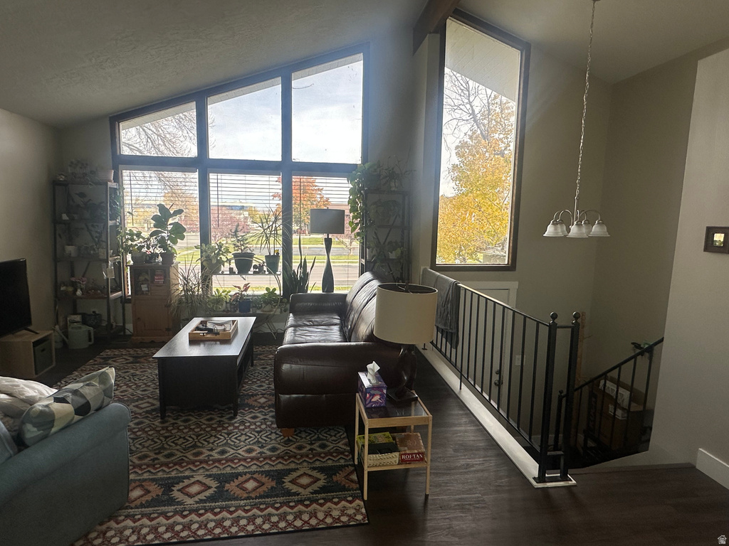 512 E LARCHWOOD DR Midvale, UT 84047