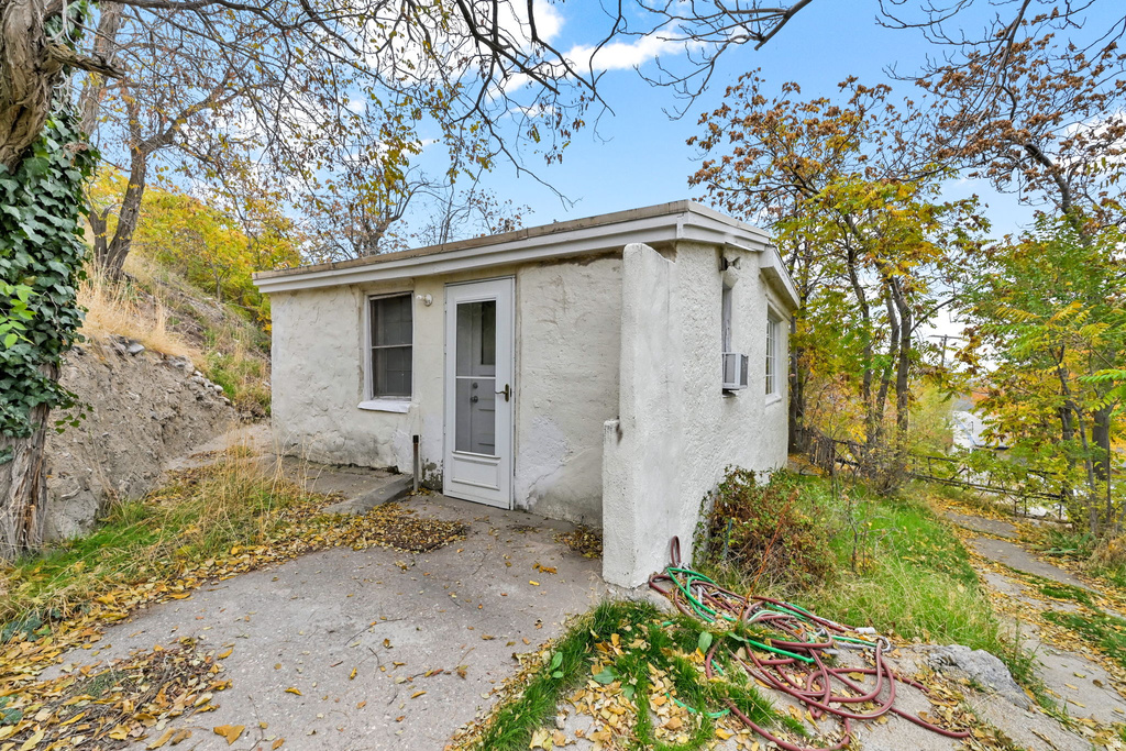 694 N WEST CAPITOL ST Salt Lake City, UT 84103