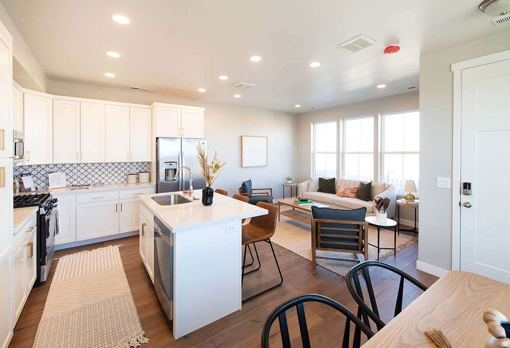 6877 W SOUTH JORDAN PKWY South Jordan, UT 84009