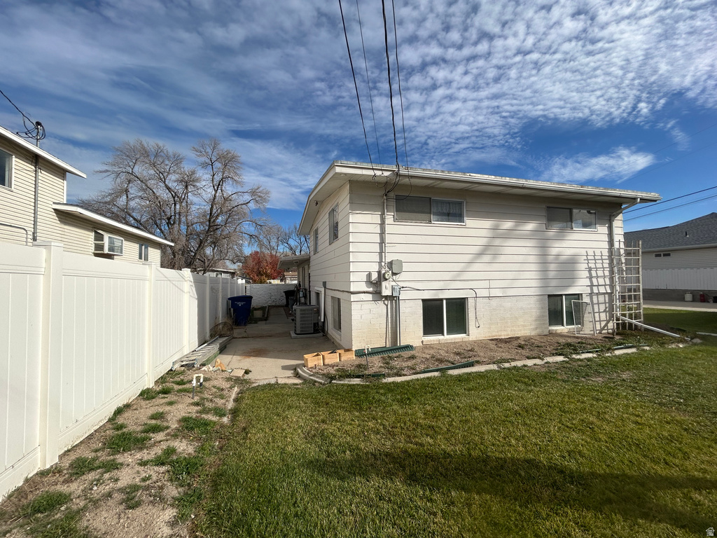 1927 W KIRKHAM WAY Taylorsville, UT 84129