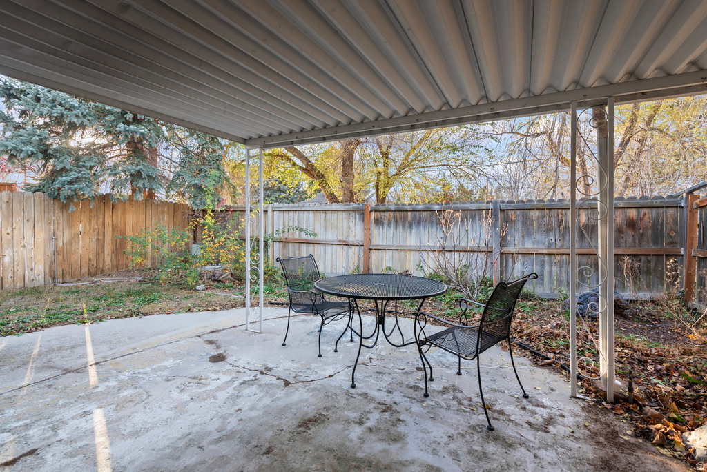 5976 S MONTE CARLO DR Salt Lake City, UT 84121