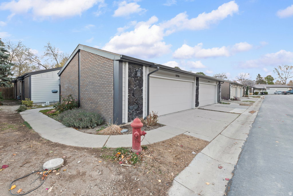 5976 S MONTE CARLO DR Salt Lake City, UT 84121