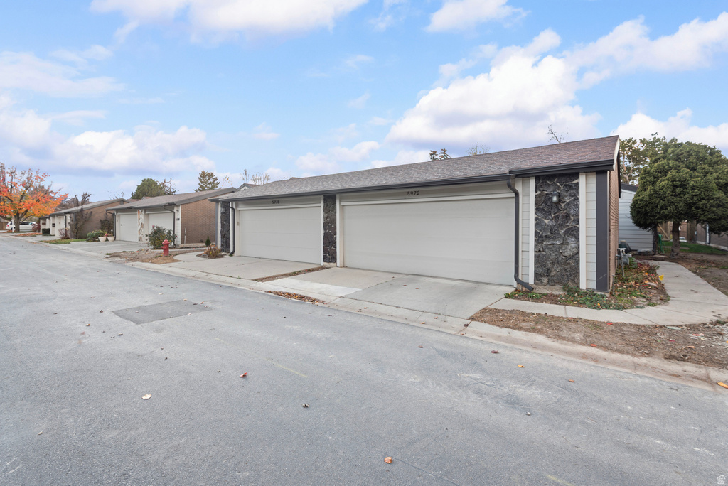 5976 S MONTE CARLO DR Salt Lake City, UT 84121