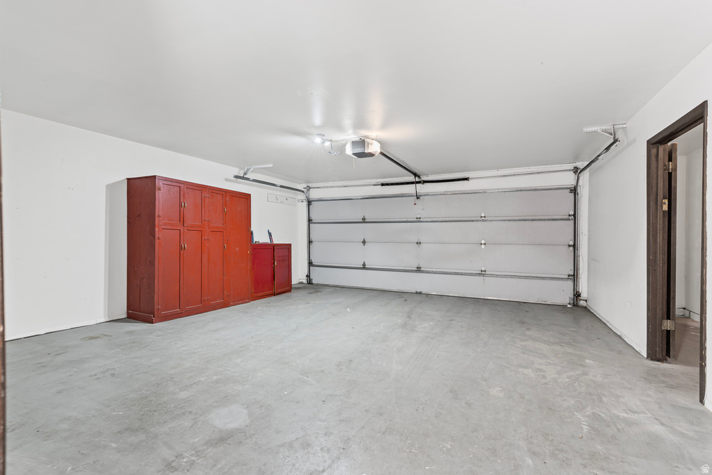 5976 S MONTE CARLO DR Salt Lake City, UT 84121