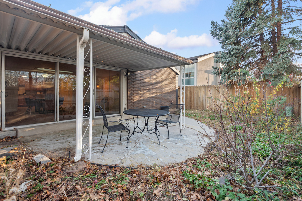 5976 S MONTE CARLO DR Salt Lake City, UT 84121