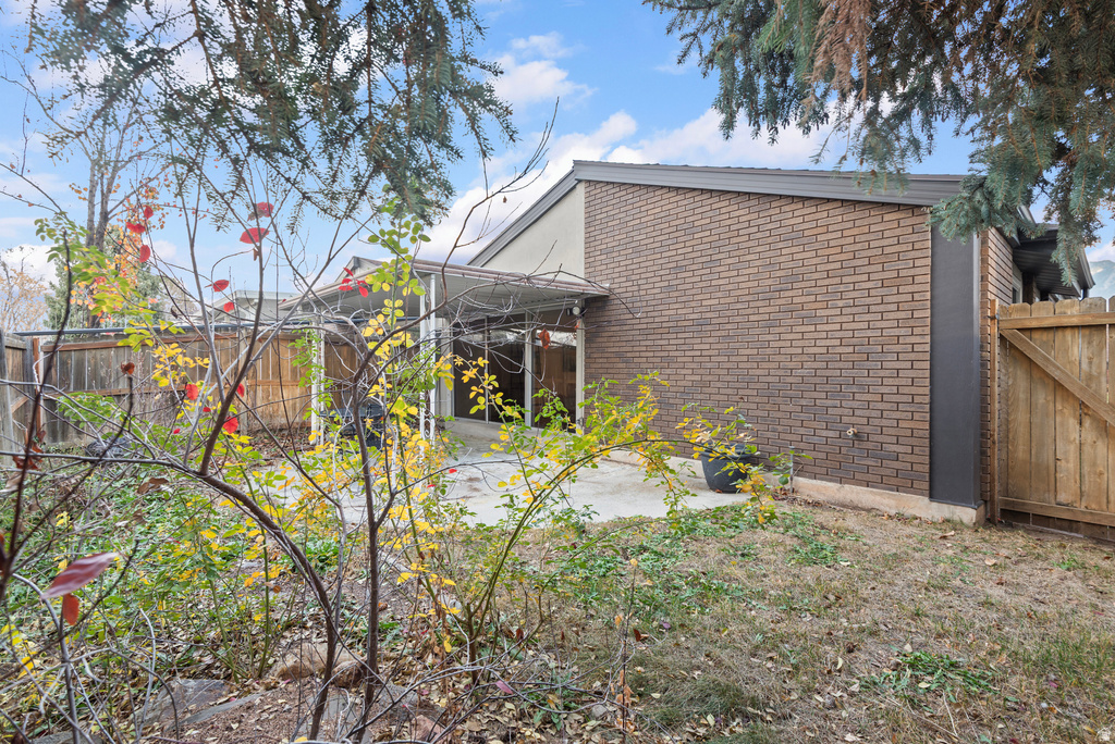 5976 S MONTE CARLO DR Salt Lake City, UT 84121