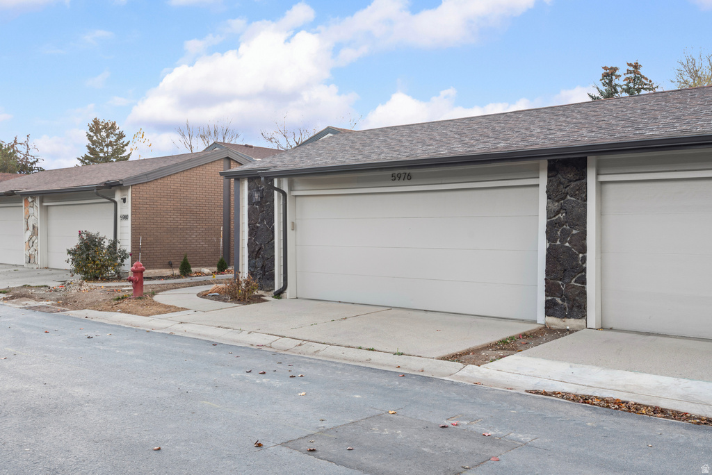 5976 S MONTE CARLO DR Salt Lake City, UT 84121