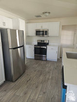 956 E SEGO LILY DR Sandy, UT 84094