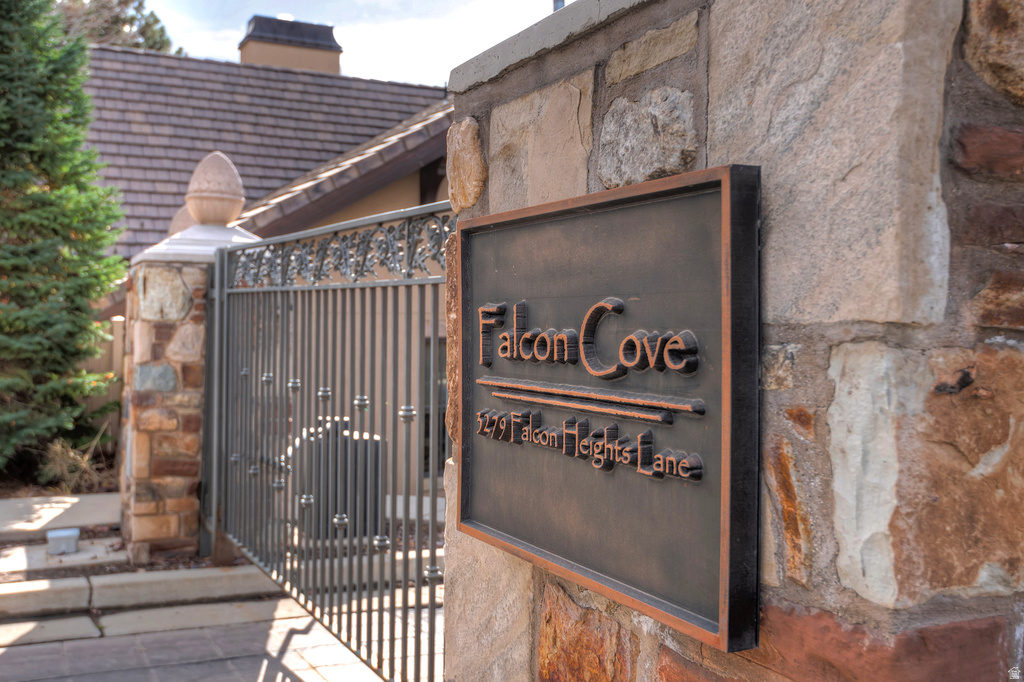 8778 S FALCON HEIGHTS LN Sandy, UT 84093