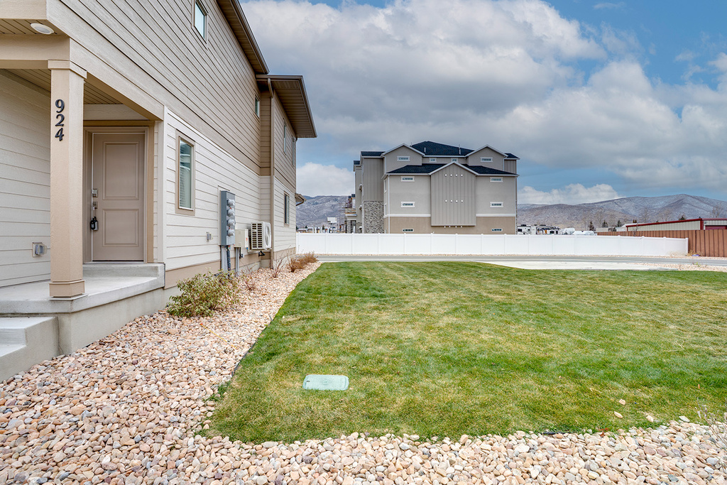 View of yard featuring a mountain view