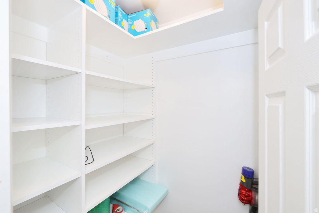 4755 S WALLACE LN Holladay, UT 84117