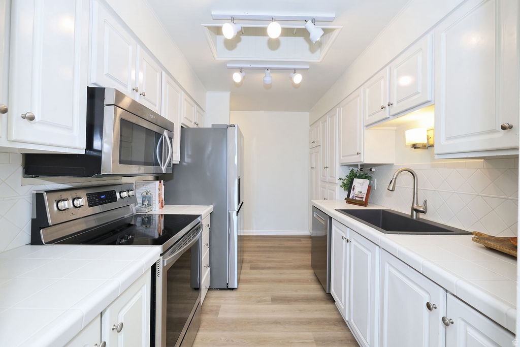 4755 S WALLACE LN Holladay, UT 84117