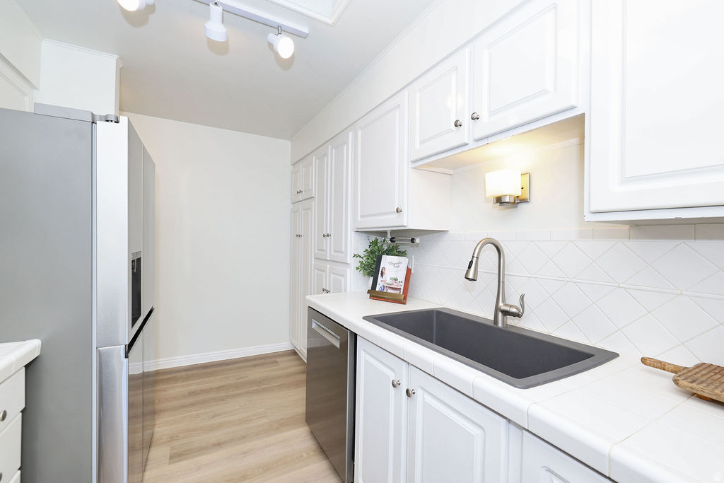 4755 S WALLACE LN Holladay, UT 84117