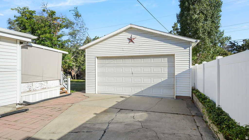 1865 E HILLCREST AVE Salt Lake City, UT 84106