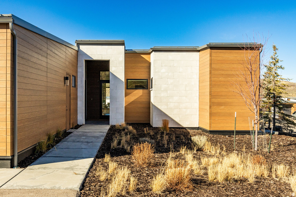 6445  Double Deer Loop