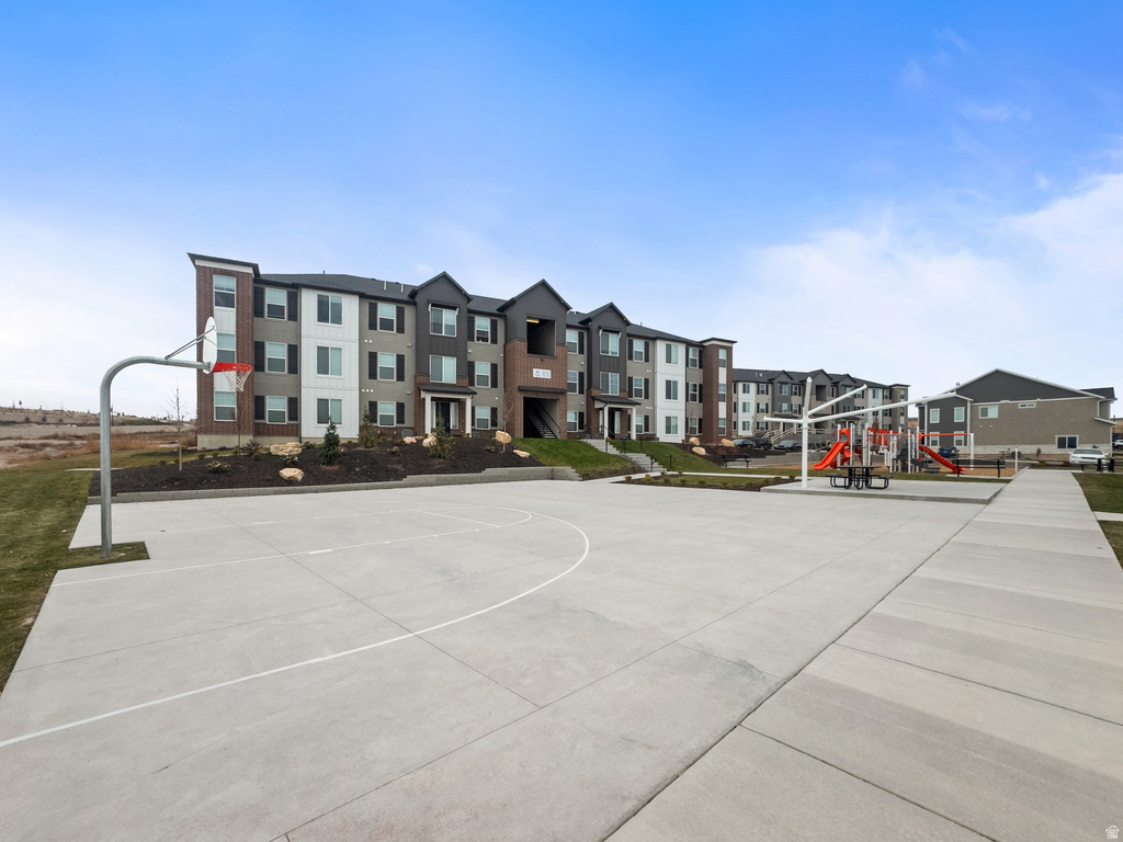 762 LANG CT #202 Saratoga Springs, UT 84045