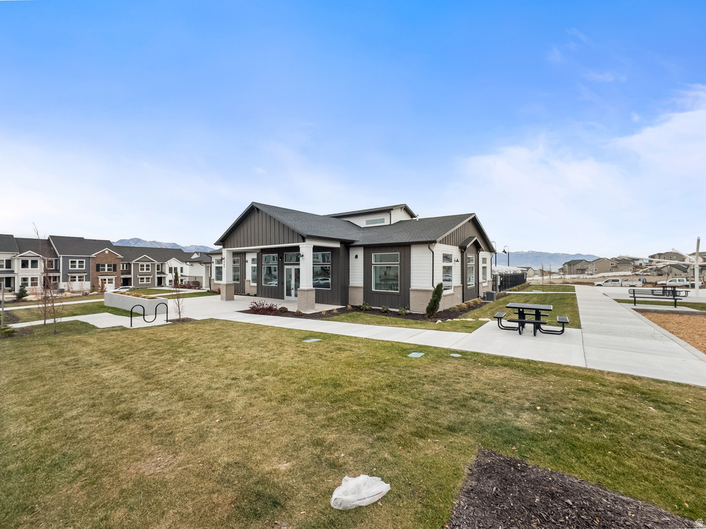 762 LANG CT #202 Saratoga Springs, UT 84045