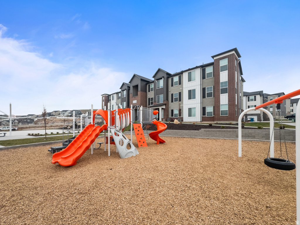 762 LANG CT #202 Saratoga Springs, UT 84045