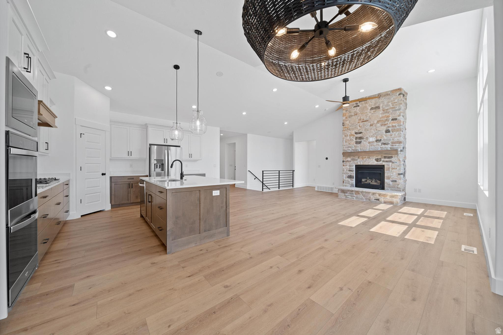 1214 E HIGHLINE RD #208 Lake Point, UT 84074