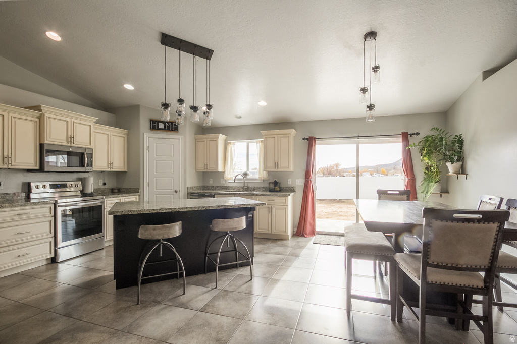 3559 W 700 N Maeser, UT 84078