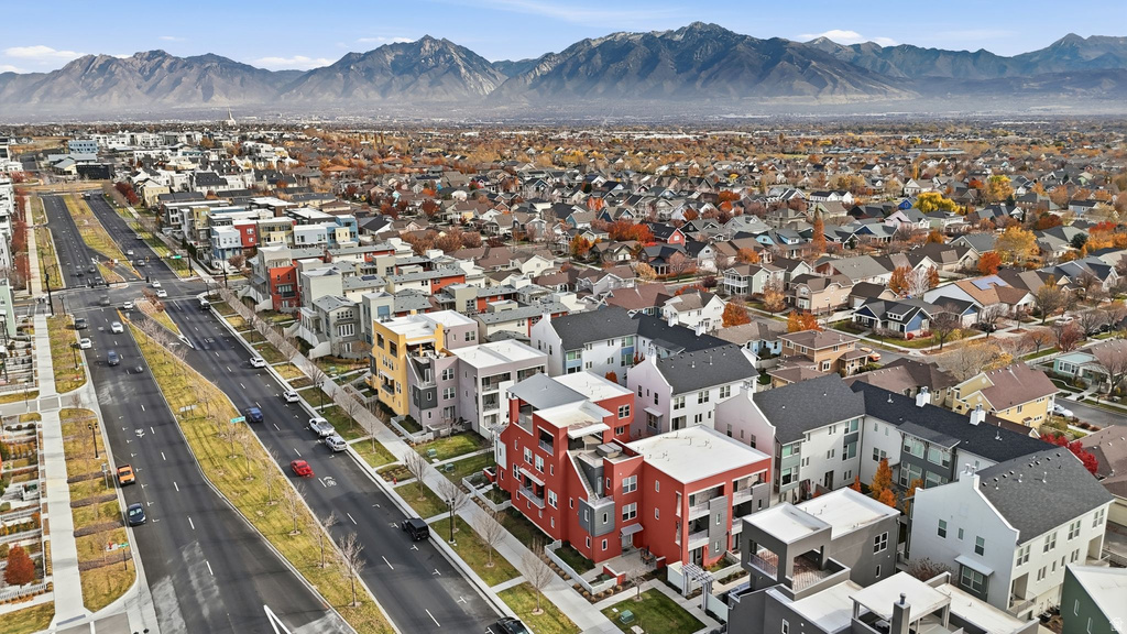 5033 W DAYBREAK PKWY South Jordan, UT 84009