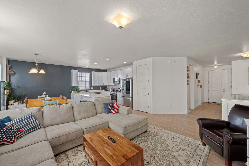 1502 E LOWE PEAK DR Eagle Mountain, UT 84005