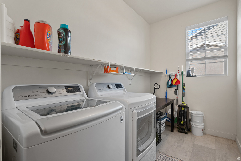 1502 E LOWE PEAK DR Eagle Mountain, UT 84005