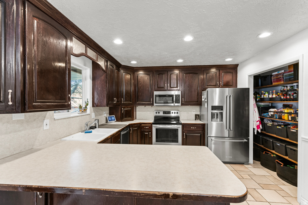 3084 W 4375 S Roy, UT 84067