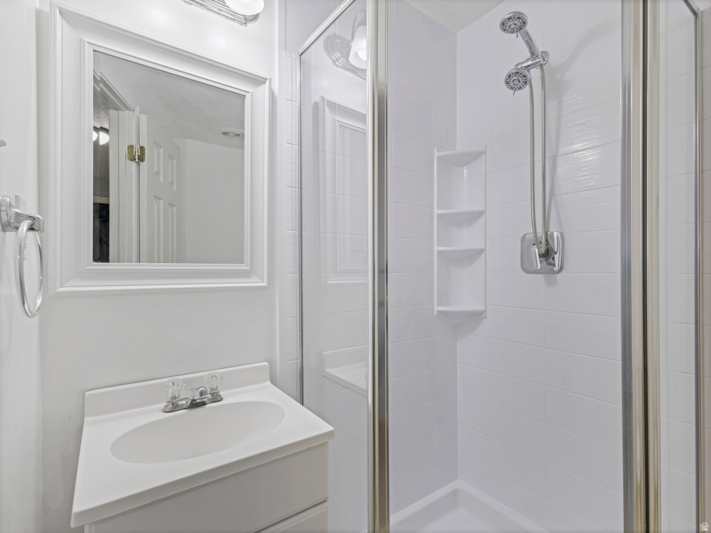 5281 W SAGUARO DR West Jordan, UT 84081