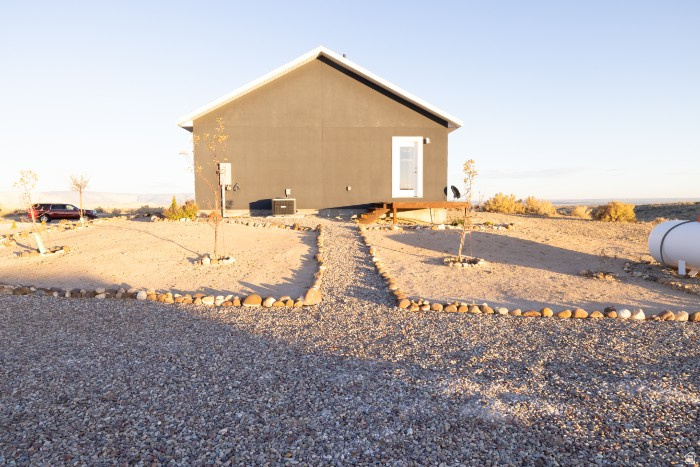 4058 E 5000 S Vernal, UT 84078