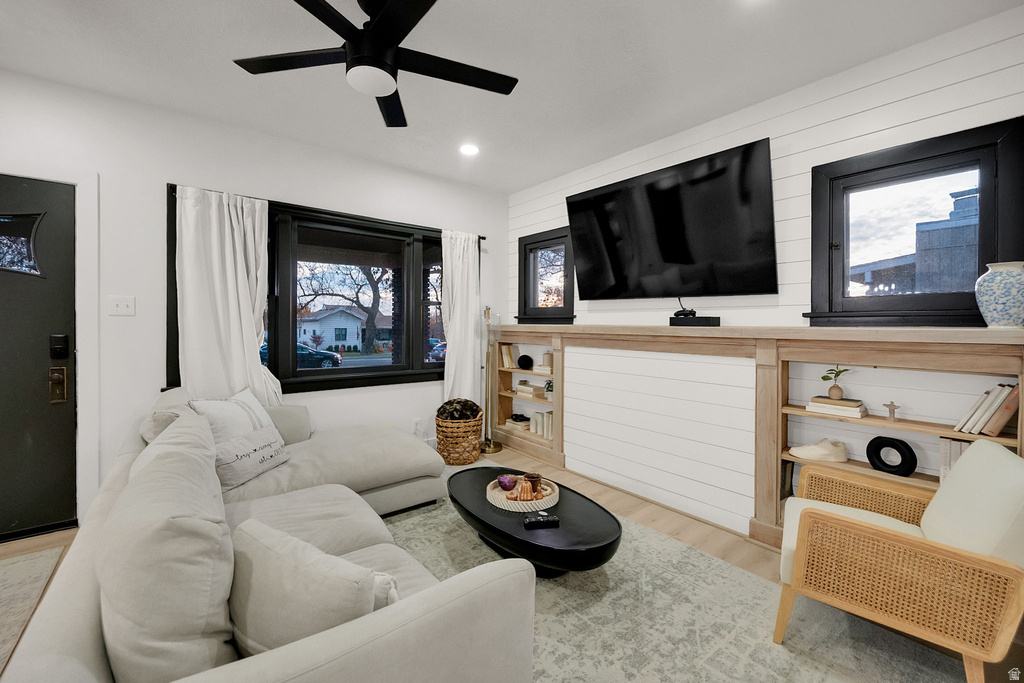 382 W STATE ST Farmington, UT 84025