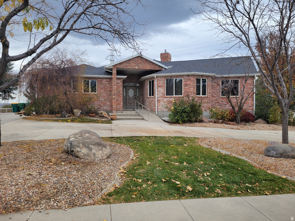 2428 W Silverpoint Way