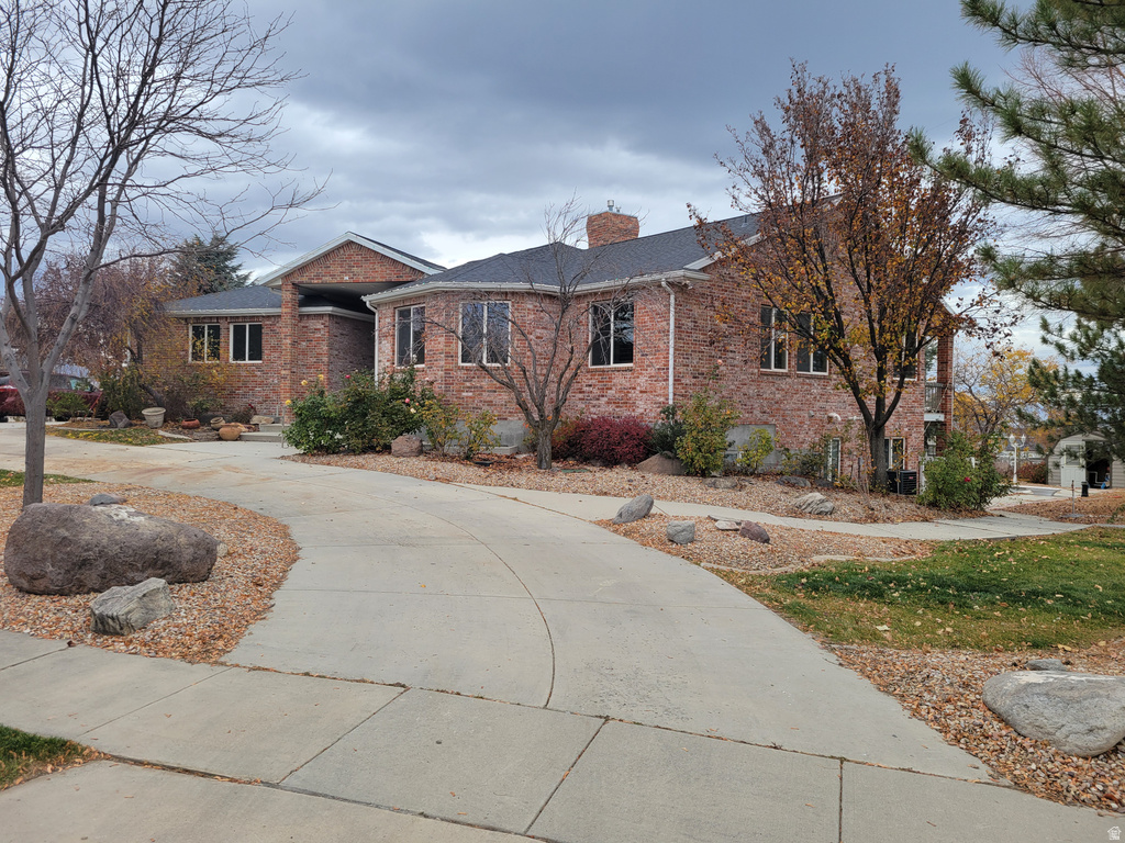 2428 W SILVERPOINT WAY Bluffdale, UT 84065