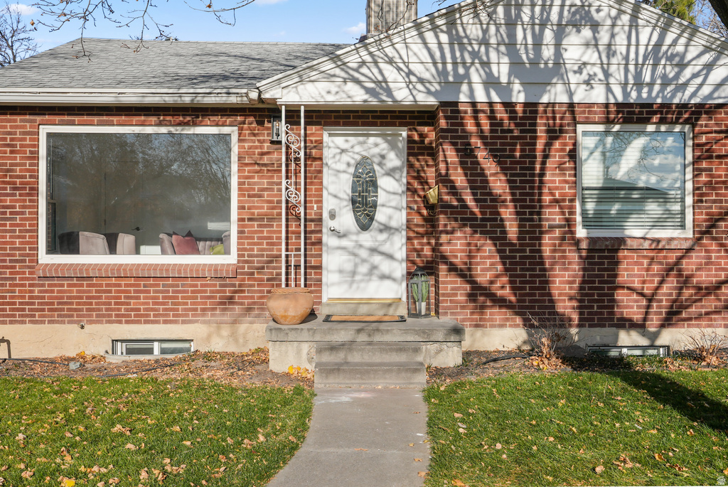 5749 S MCMILLAN CIR Murray, UT 84107