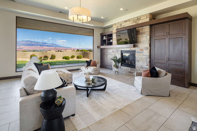 2040 S PINNACLE CIR St George, UT 84790